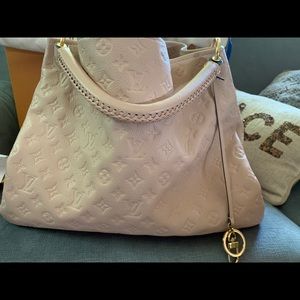 Louis Vuitton Louis Vuitton Artsy MM handbag